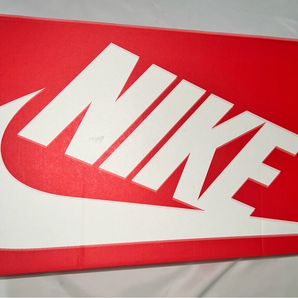 Gently Used Nike Men’s Boots. - Picture 9 of 10